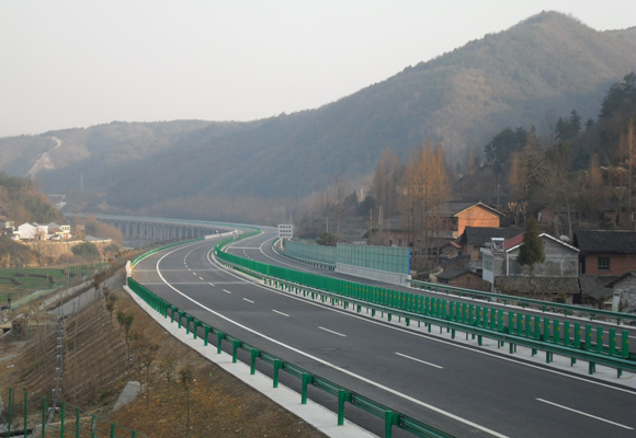 18、陜西省 十堰至天水聯(lián)絡(luò)線陜西境安康至漢中公路工程